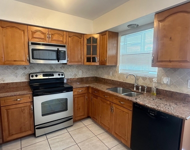 3850 Ne 21st Way - Photo Thumbnail 9