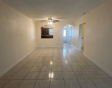 3850 Ne 21st Way - Photo Thumbnail 6