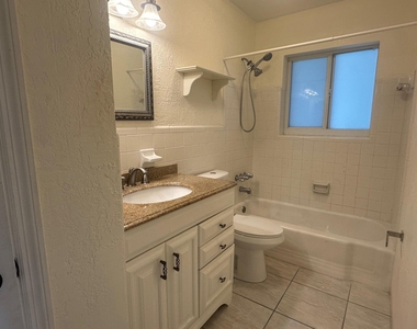 3850 Ne 21st Way - Photo Thumbnail 4