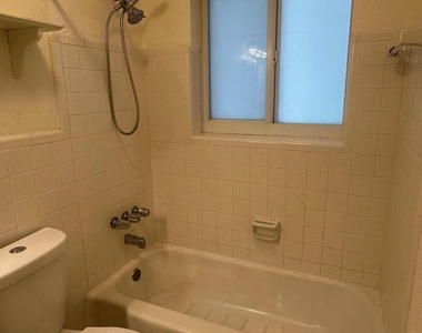 3850 Ne 21st Way - Photo Thumbnail 3