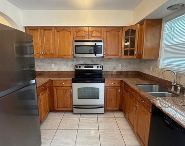 3850 Ne 21st Way - Photo Thumbnail 10
