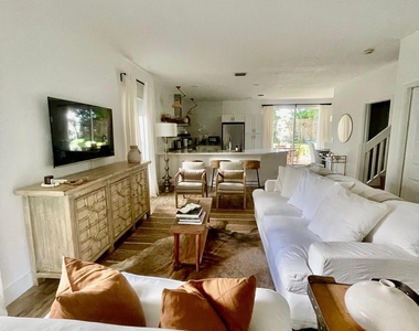 13531 Fountain View Boulevard - Photo Thumbnail 5