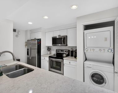 611 Brackenwood Cove - Photo Thumbnail 12