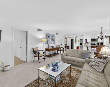 611 Brackenwood Cove - Photo Thumbnail 15
