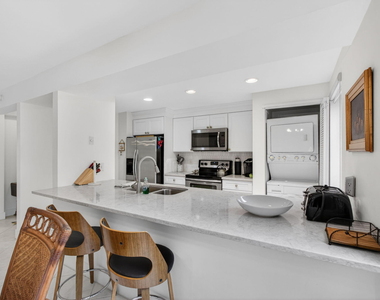 611 Brackenwood Cove - Photo Thumbnail 8