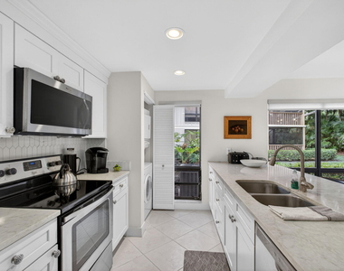 611 Brackenwood Cove - Photo Thumbnail 9