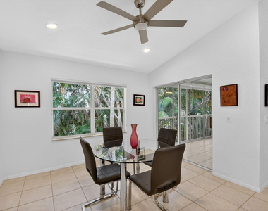 7910 Laina Lane - Photo Thumbnail 13
