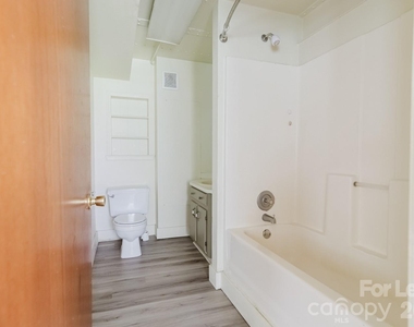 203 W Liberty Street - Photo Thumbnail 5