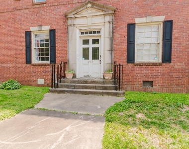 203 W Liberty Street - Photo Thumbnail 15