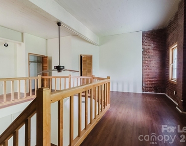 203 W Liberty Street - Photo Thumbnail 8