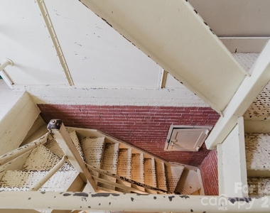 203 W Liberty Street - Photo Thumbnail 11