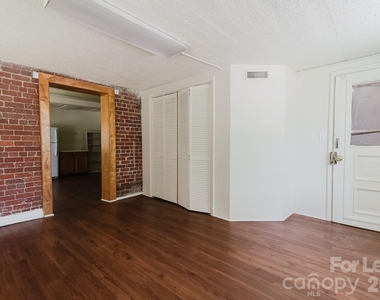 203 W Liberty Street - Photo Thumbnail 1