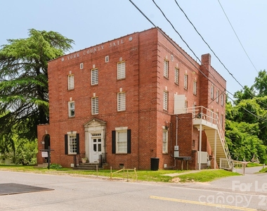 203 W Liberty Street - Photo Thumbnail 16