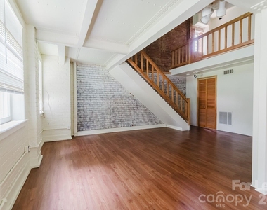 203 W Liberty Street - Photo Thumbnail 6
