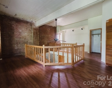 203 W Liberty Street - Photo Thumbnail 9