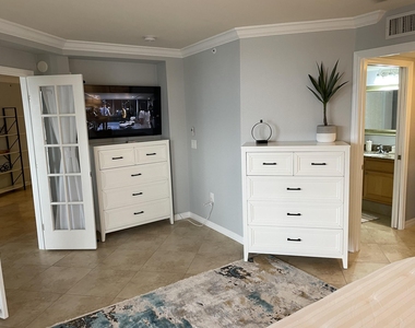 1801 N Flagler Drive - Photo Thumbnail 11