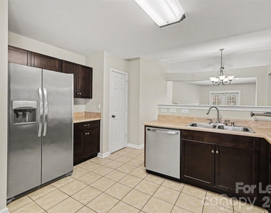 1820 Meadow Crossing Drive - Photo Thumbnail 10