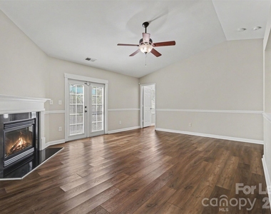 1820 Meadow Crossing Drive - Photo Thumbnail 4