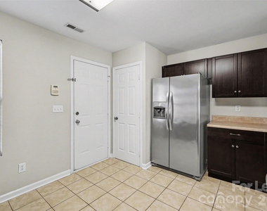 1820 Meadow Crossing Drive - Photo Thumbnail 11