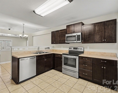 1820 Meadow Crossing Drive - Photo Thumbnail 9