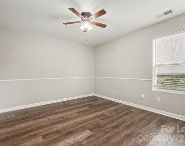 1820 Meadow Crossing Drive - Photo Thumbnail 16