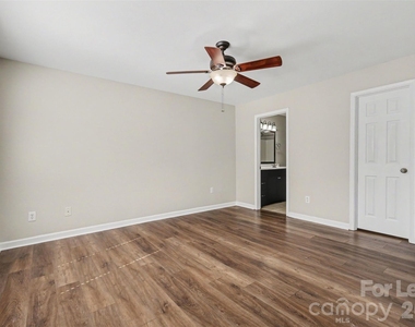 1820 Meadow Crossing Drive - Photo Thumbnail 6