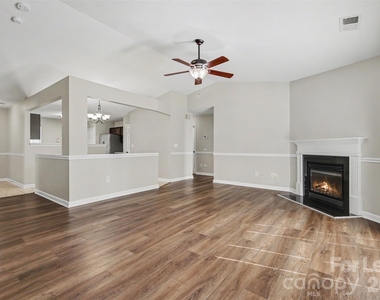 1820 Meadow Crossing Drive - Photo Thumbnail 3
