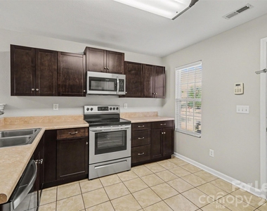 1820 Meadow Crossing Drive - Photo Thumbnail 8
