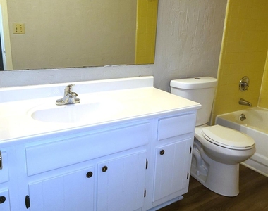 2141 Selwyn Avenue - Photo Thumbnail 6