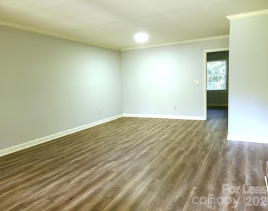 2141 Selwyn Avenue - Photo Thumbnail 3