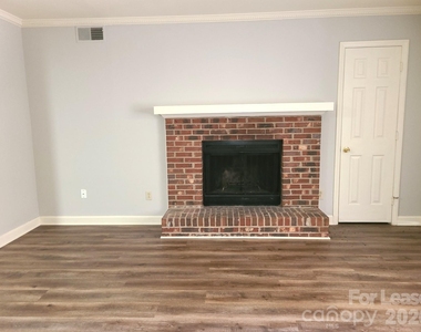 2141 Selwyn Avenue - Photo Thumbnail 4