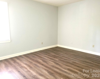2141 Selwyn Avenue - Photo Thumbnail 7