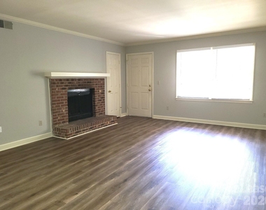 2141 Selwyn Avenue - Photo Thumbnail 5