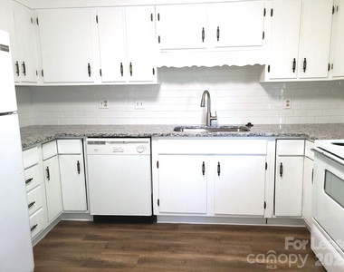 2141 Selwyn Avenue - Photo Thumbnail 1