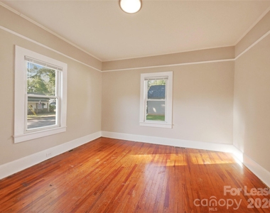 303 York Avenue - Photo Thumbnail 11