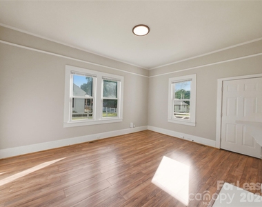 303 York Avenue - Photo Thumbnail 4