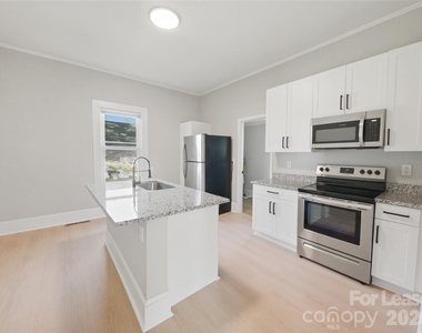 303 York Avenue - Photo Thumbnail 5
