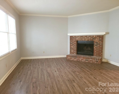 2141 Selwyn Avenue - Photo Thumbnail 3