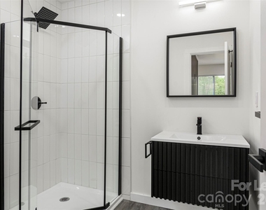 286 Berkeley Road - Photo Thumbnail 8