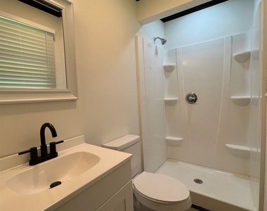 1214 Northwoods Drive - Photo Thumbnail 5