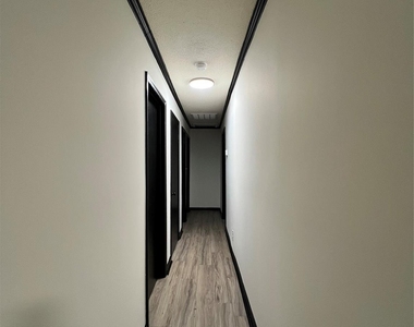 1214 Northwoods Drive - Photo Thumbnail 3