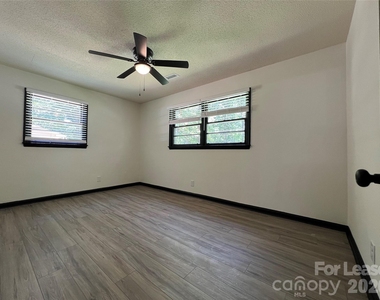1214 Northwoods Drive - Photo Thumbnail 6