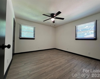 1214 Northwoods Drive - Photo Thumbnail 4