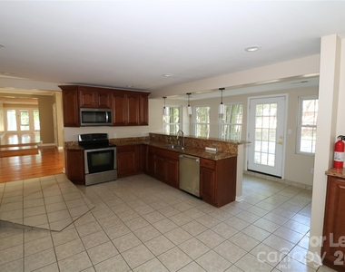 4589 Giles Avenue - Photo Thumbnail 12