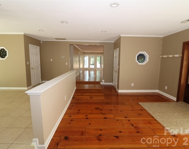 4589 Giles Avenue - Photo Thumbnail 16
