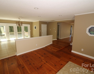 4589 Giles Avenue - Photo Thumbnail 15