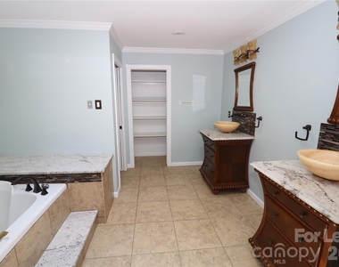 4589 Giles Avenue - Photo Thumbnail 21