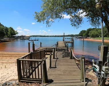 4589 Giles Avenue - Photo Thumbnail 9