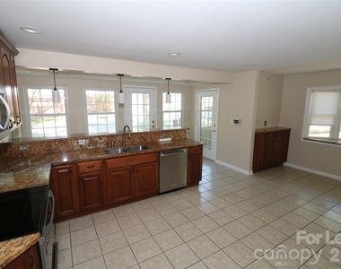 4589 Giles Avenue - Photo Thumbnail 11
