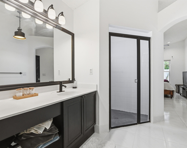 5690 Green Island Drive - Photo Thumbnail 16